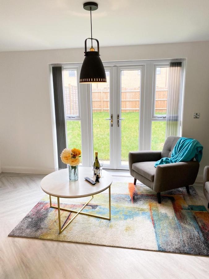 Tudors Esuites 3 Bed House Garden & Netflix Бирмингем Экстерьер фото